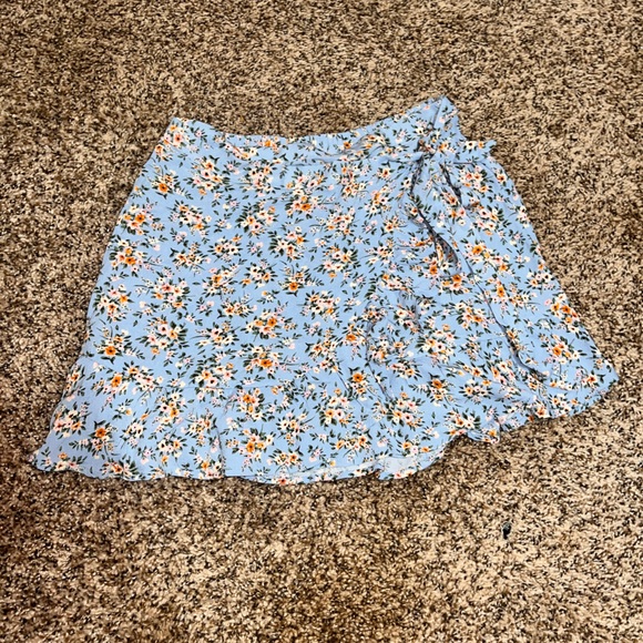 American Eagle Outfitters Dresses & Skirts - American eagle floral wrap skirt